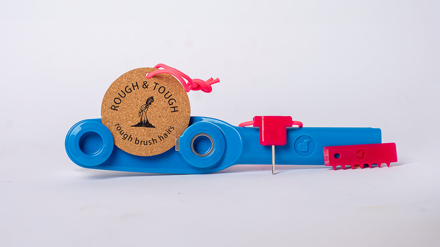 Clean fin surf brush